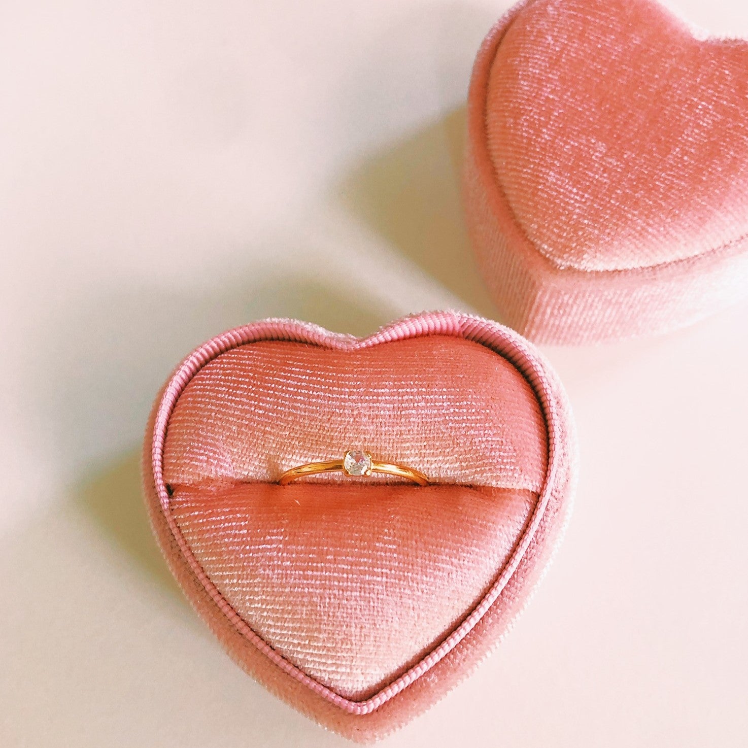 Velvet ring box single heart pink