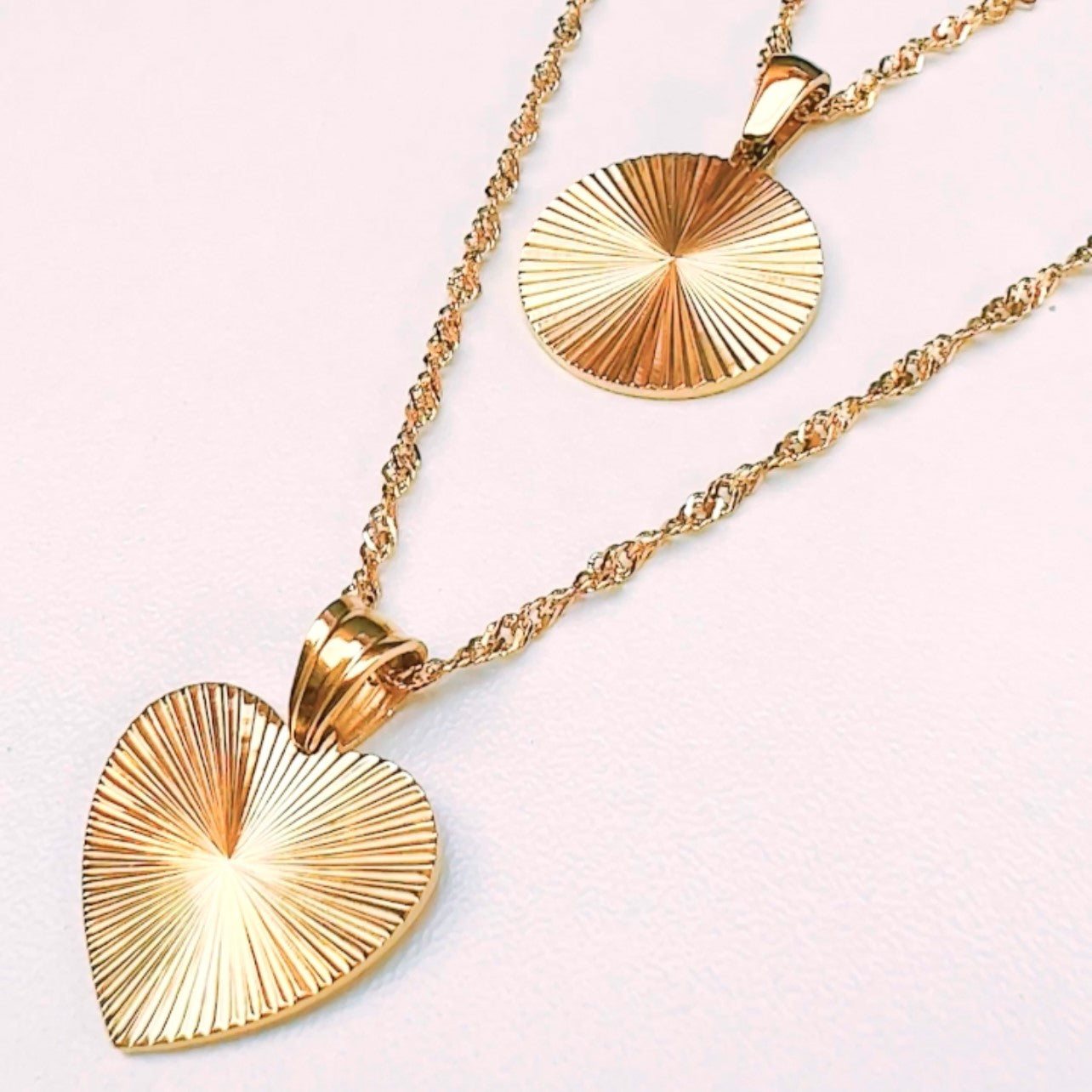 Necklace round plate